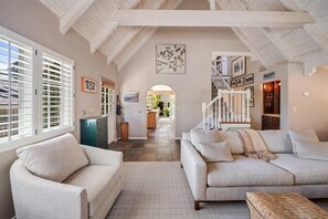 Smart TV, fireplace - 4070 Stone Cottage - Carmel Gem with Character (Carmel-by-the-Sea)