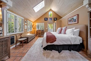 3 bedrooms, iron/ironing board, free WiFi, bed sheets - 4070 Stone Cottage - Carmel Gem with Character (Carmel-by-the-Sea)