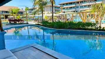 Apartamento luxo | Piscina | 9 piscinas externas