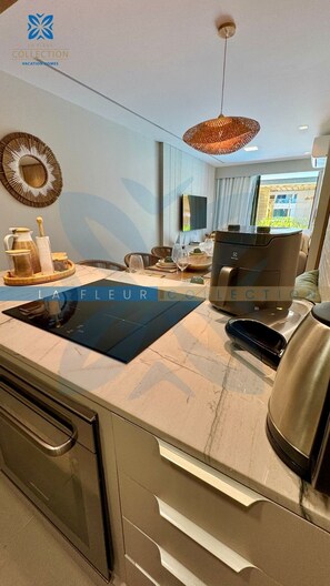 Leilighet – deluxe | Eget kjøkken | Mikrobølgeovn på fellesområdet og høy barnestol