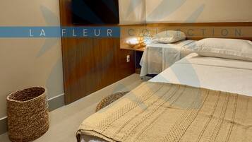 Deluxe Apartment | Laptop workspace, blackout drapes, soundproofing, iron/ironing board