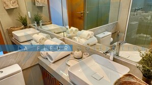 Deluxe Apartment | Bathroom | Shower, hair dryer, towels, soap - Polinésia Villa Resort Residences LFCVH (Ipojuca)