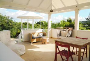 Outdoor dining - Welcoming 1-bedroom studio in vibrant Saint John perfect for getaway (Saint John)