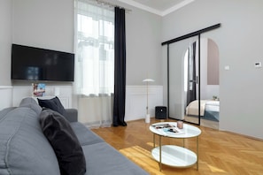 2 bedrooms, desk, iron/ironing board, travel cot - Cozy Apartment for 6 People | Close to Opera House and Railway Station (Kraków)