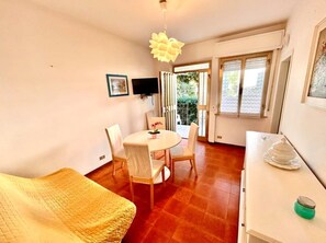 Interior - Three-room apartment with sea and beach view (Marcelli)