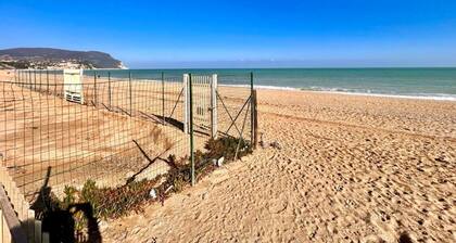 Three-room apartment with sea and beach view