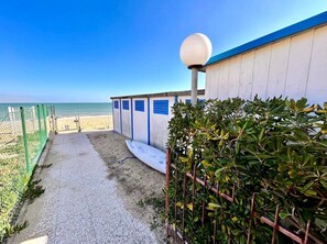 Property grounds - Three-room apartment with sea and beach view (Marcelli)