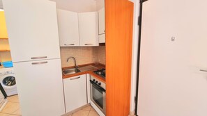 Private kitchen - Two-room Caesar [center, park, terrace] (Sirolo)