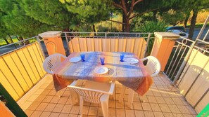 Outdoor dining - Two-room Caesar [center, park, terrace] (Sirolo)