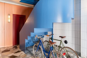 Interior - Majordoms - Retrocéntric 1 - Holiday Apartment Banyoles (Banyoles)