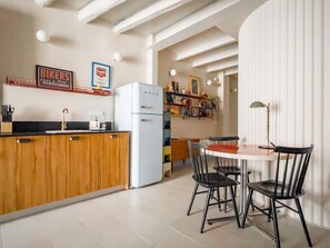 Dining - Majordoms - Retrocéntric 1 - Holiday Apartment Banyoles (Banyoles)