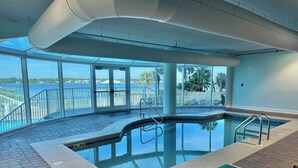 Una piscina techada
