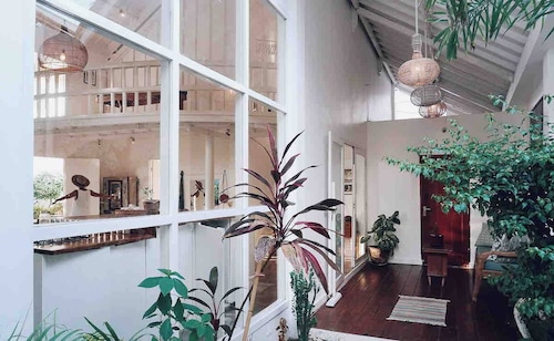 Cozy Family & Friends Retreat With Lush Garden