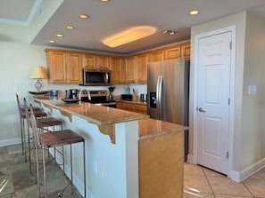 Fridge, microwave, oven, stovetop - Sanibel 1007 is across the street from beach with views of  Little Lagoon (Gulf Shores)