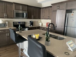 Interior - Room-private Room in Calgary SE (Calgary)