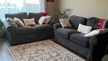 Shared Dormitory, 1 Bedroom | Ruang tamu