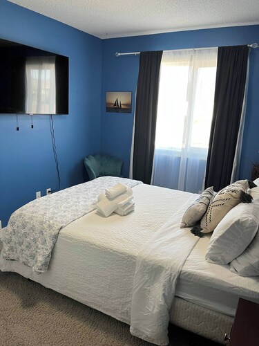 Room-private Room in Calgary SE