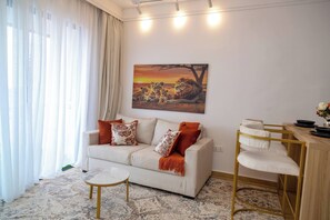 Apartment, 1 Schlafzimmer, barrierefrei, Balkon | Wohnzimmer