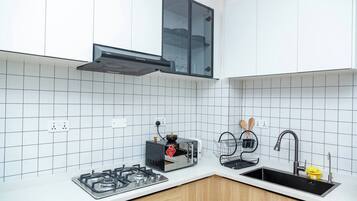 Condo, 1 Bedroom, Accessible, Balcony | Interior