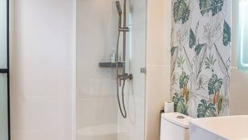 Condo, 1 Bedroom, Accessible, Balcony | Bathroom