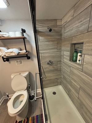 Bathroom - Nice 1-bedroom Unit 3, Purple Screen Door,
Downtown affordability just for two! (San Antonio)