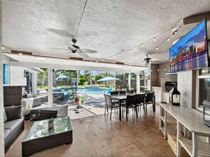 Living area - Resort-Style Tropical Family Retreat w/ Breathtaking pool & Fun Tiki Hut (Port St. Lucie)