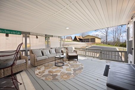 Terrace/patio. NEW listing 3/2!Boat Slip<1 mile DHL/Sulphur Crk-hosted by Cumberland Collective