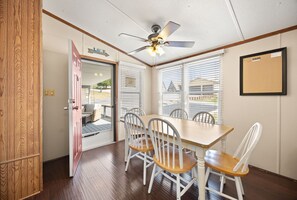 Dining - NEW listing 3/2!Boat Slip<1 mile DHL/Sulphur Crk-hosted by Cumberland Collective (Burkesville)