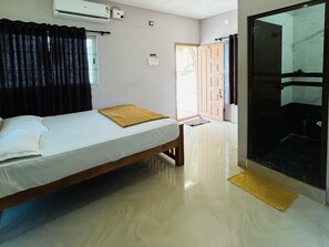 Basic Single Room, Balcony, Bay View