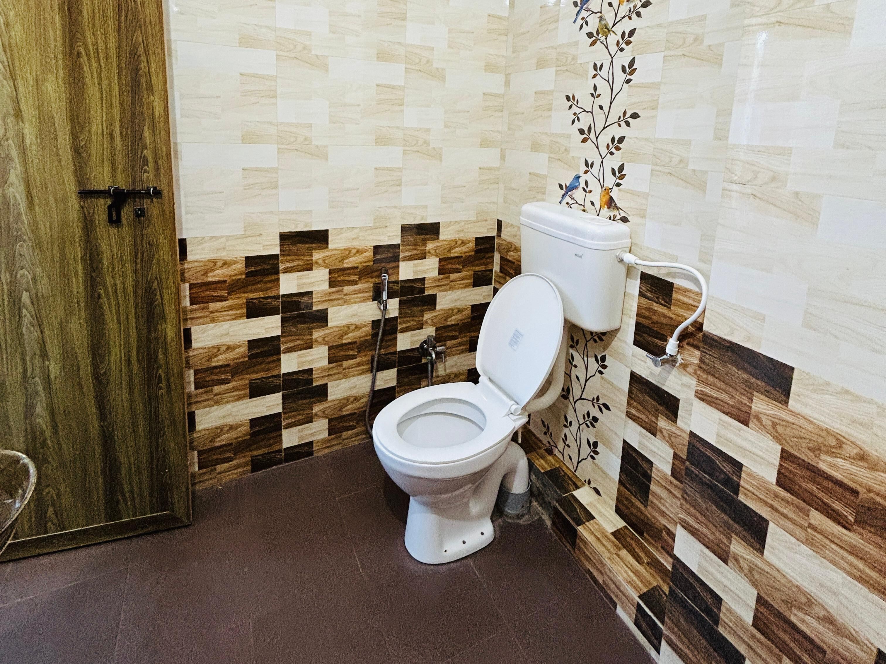 Chambre Simple, balcon, vue baie | Salle de bain | Baignoire, serviettes fournies, savon, shampoing