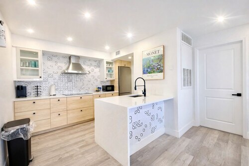 Summer Deal Luxury Condo Near Everything - Last Minute Summer Vacation Deals