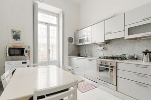 Fridge, microwave, dishwasher - GuestHost - Spacious 105m2 apartment, perfect for 4 people, located on the mezzanine floor (stairs to access it) of a typical Milanese building.The accommodation is located in the Pagano district, a stone's throw from the M1 metro stop of the same name,  (Milan)