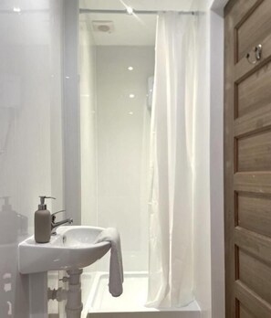 Apartment, Garden View | Bathroom