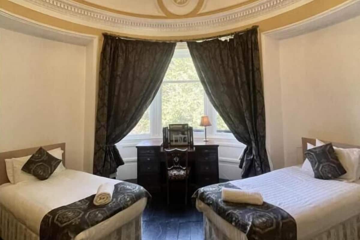 Family Room, Garden View