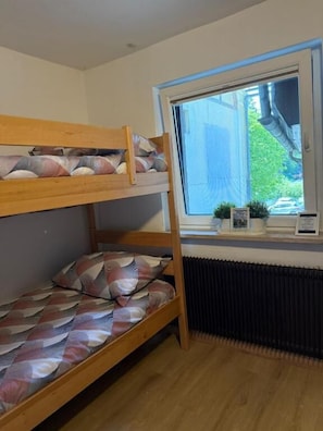 Chambre quadruple (1 Twin Bunk Bed and 2 Twin Beds) | Accès au Wi-Fi (inclus)
