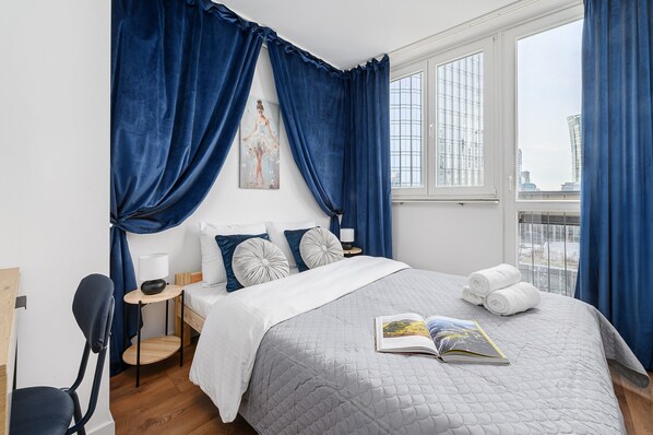 Comfort Apartment | Iron/ironing board, cribs/infant beds, free WiFi, bed sheets - Lumina comfy 4-room apartment center (Warsaw)