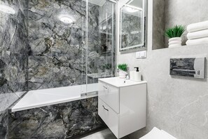 Comfort Apartment | Bathroom - Lumina comfy 4-room apartment center (Warsaw)