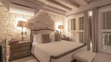 7 chambres, fer et planche à repasser, Wi-Fi, draps fournis
