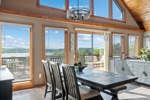 Dining - Amazing lake views, hot tub, barrel sauna, fire pit - 4 Bed Cabin/Branson West (Branson West)