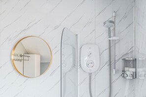 Shower, hair dryer, towels