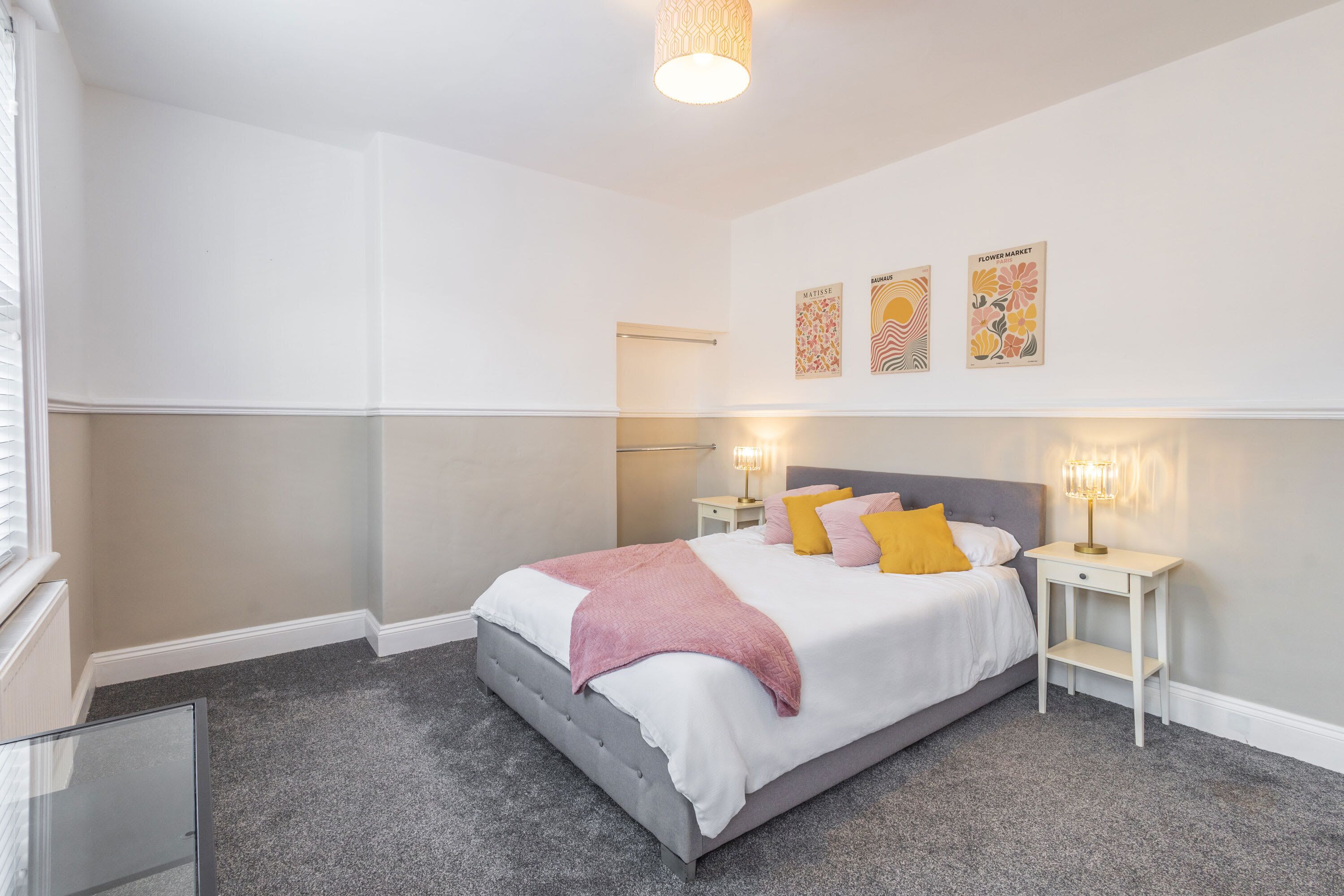 2 bedrooms, desk, iron/ironing board, WiFi