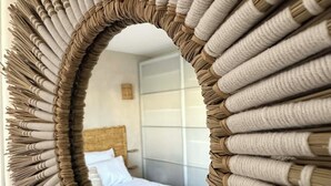 5 عدّة غرف نوم ومكواة/لوح كي وواي فاي وملاءات أسرّة