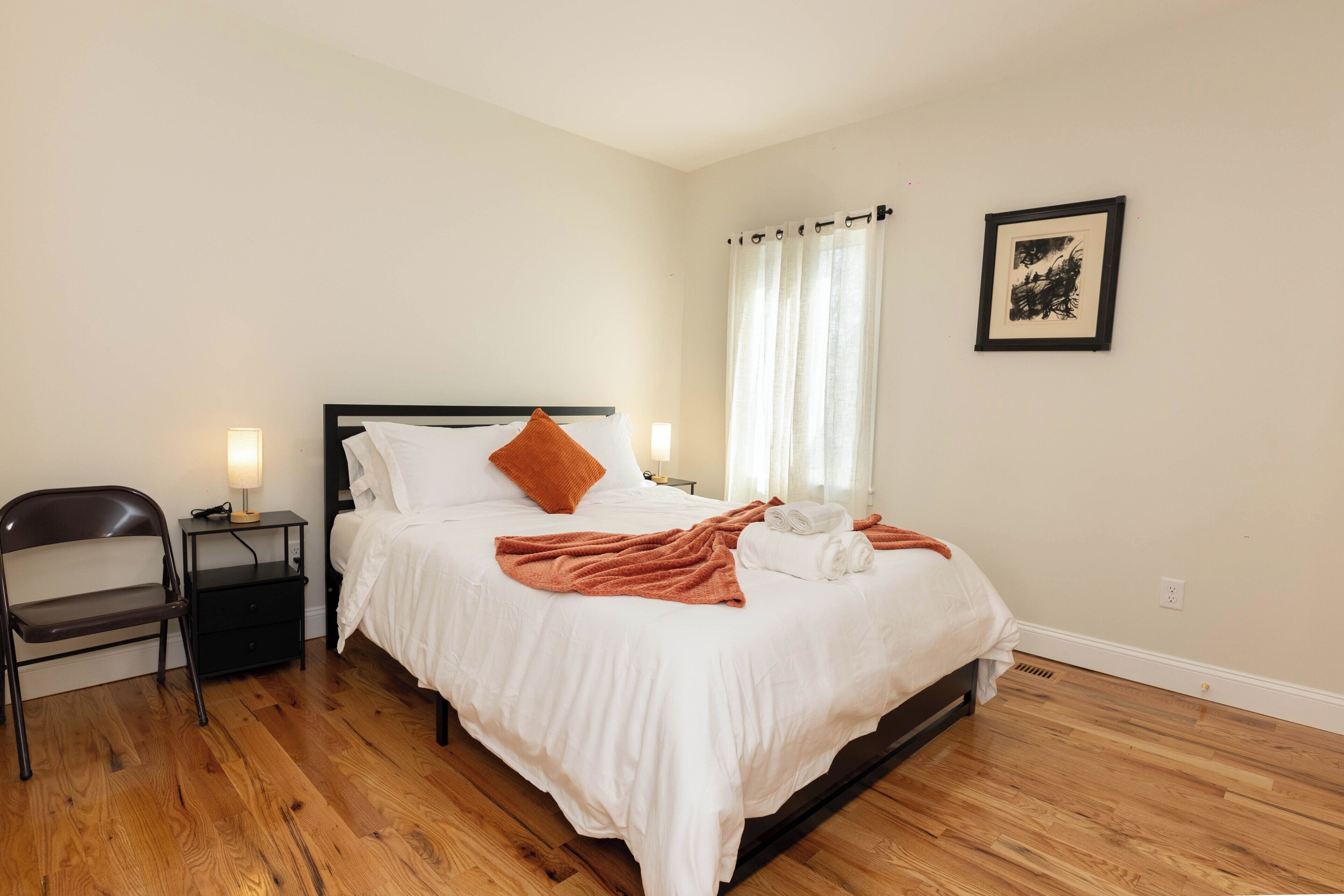 3 bedrooms, iron/ironing board, WiFi, bed sheets