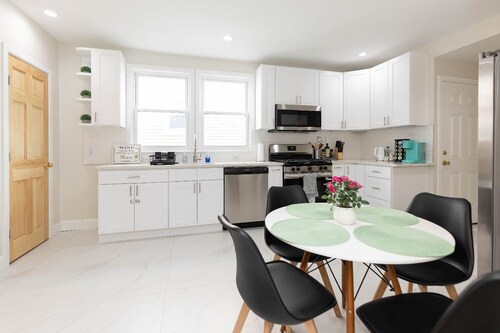 Cozy 3BR Stay in Stamford & Near Old Greenwich