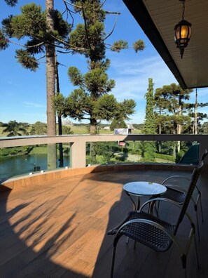 Suite, balcon, vue lac | Terrasse/Patio