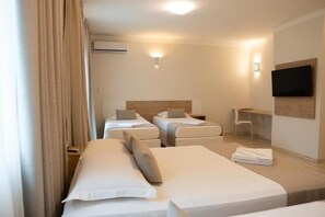 Family Room, Balcony, Garden View - Lagoa Parque Hotel (Lagoa Vermelha)