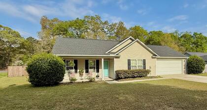 Vegeta's Den — Pet-Friendly Leland Retreat