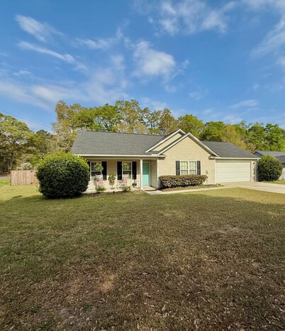 Vegeta's Den — Pet-Friendly Leland Retreat