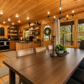 Dining - Aska Whitetail Lodge (Blue Ridge)