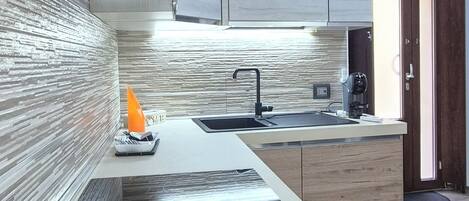 Réfrigérateur, four, plaque de cuisson, lave-vaisselle